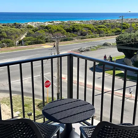 Beach House Perth-3
